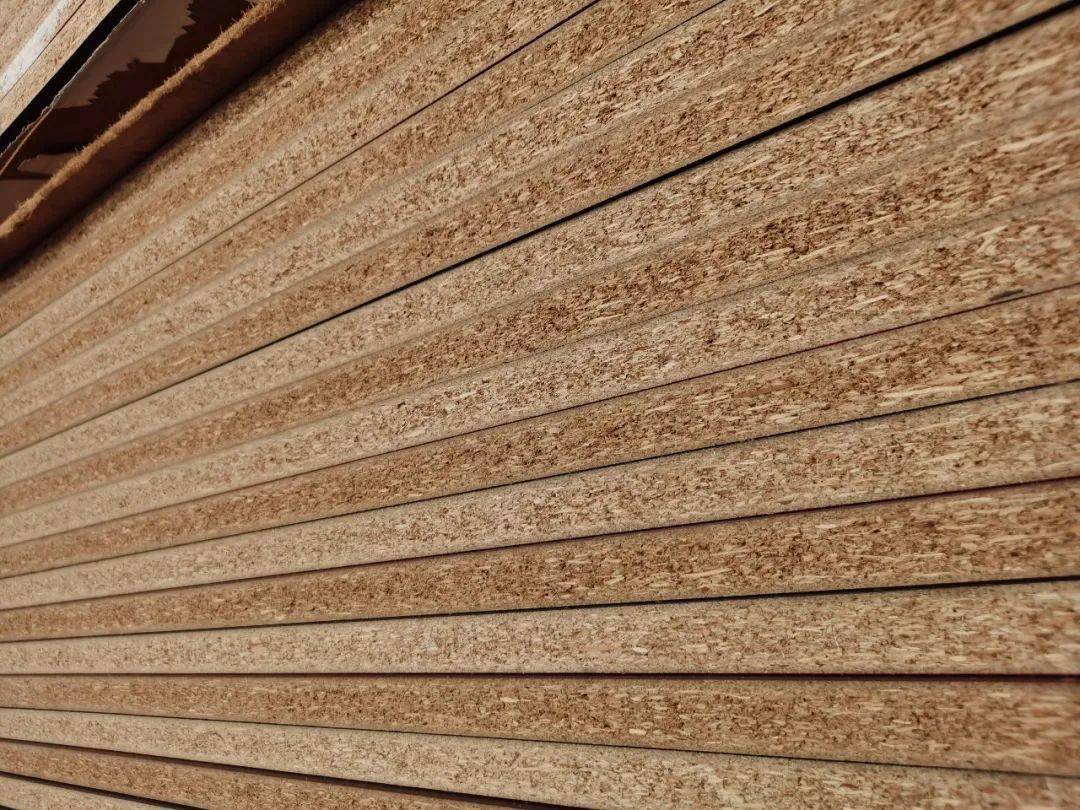 实木驻马店颗粒板：最差的板材？与密度板环保PK，谁更胜一筹？